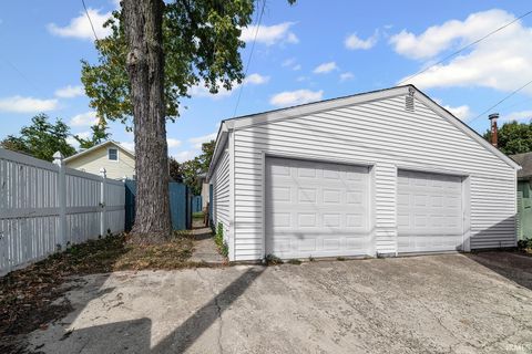 Tiny photo for 2009 Thompson Street, Lafayette, IN 47904 (MLS # 202542856)