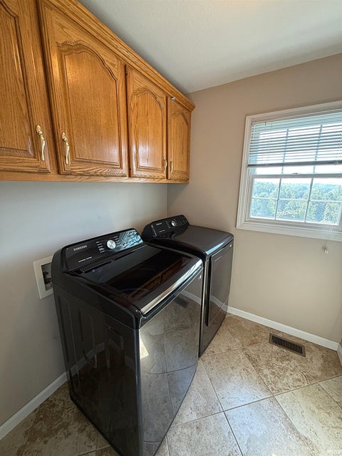 Tiny photo for 847 W Graham Lane, Washington, IN 47501 (MLS # 202637951)