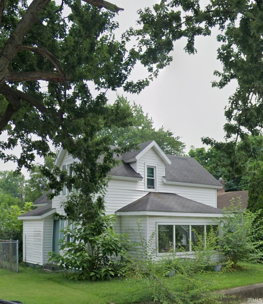 Photo of 820 S 35th Street, South Bend, IN 46615 (MLS # 202628665)