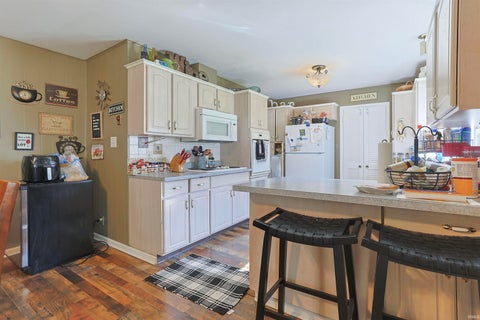 Tiny photo for 19080 Sundale Drive, South Bend, IN 46614 (MLS # 202641900)
