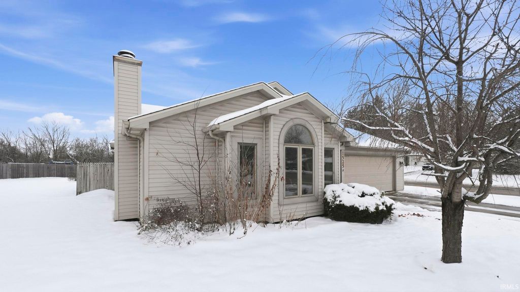 Photo of 1525 Fall Creek Parkway, Fort Wayne, IN 46808 (MLS # 202547936)