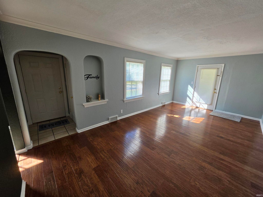 Photo of 130 W Fleming Avenue, Fort Wayne, IN 46807 (MLS # 202641363)