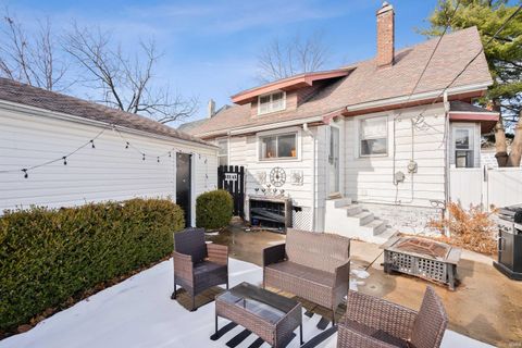 Tiny photo for 419 W Jefferson Street, Kokomo, IN 46901 (MLS # 202549205)