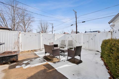 Tiny photo for 419 W Jefferson Street, Kokomo, IN 46901 (MLS # 202549205)