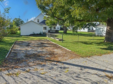 Tiny photo for 621 S Briant Street, Huntington, IN 46750 (MLS # 202643644)