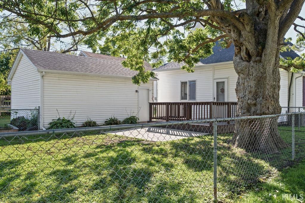 Photo of 621 S Briant Street, Huntington, IN 46750 (MLS # 202643644)