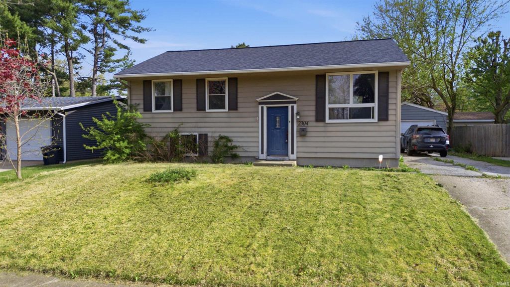 Photo of 2304 Ottawa Drive, Lafayette, IN 47909 (MLS # 202613633)