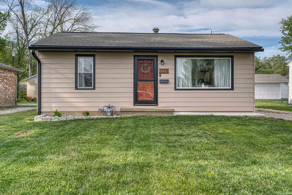 Photo of 1129 W Heerdink Avenue, Evansville, IN 47710 (MLS # 202616587)