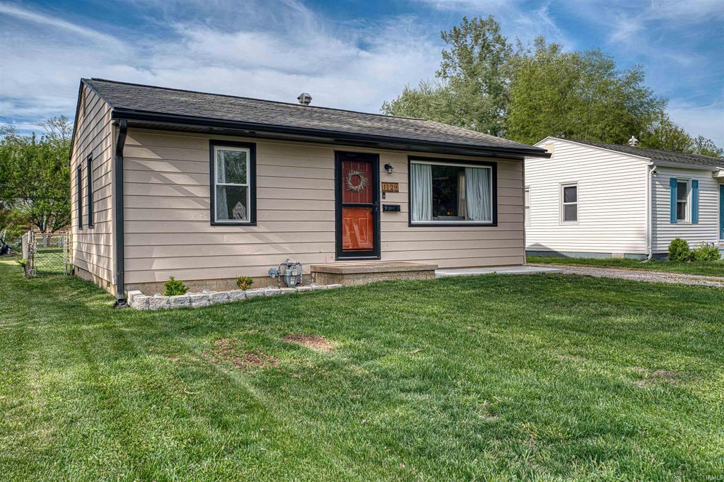 Photo of 1129 W Heerdink Avenue, Evansville, IN 47710 (MLS # 202616587)