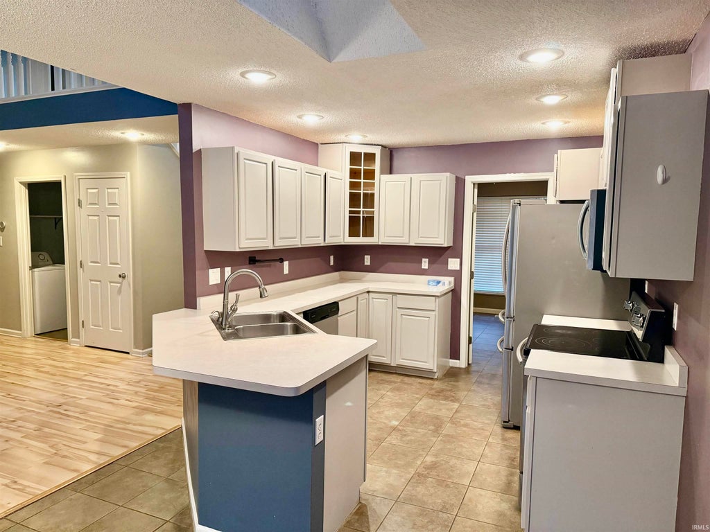Photo of 3252 S Southern Oaks Drive, Bloomington, IN 47401 (MLS # 202641207)