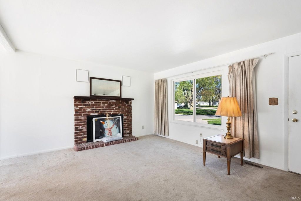 Photo of 906 Buckingham Drive, Fort Wayne, IN 46825 (MLS # 202614121)