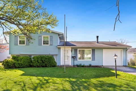 Photo of 906 Buckingham Drive, Fort Wayne, IN 46825 (MLS # 202614121)