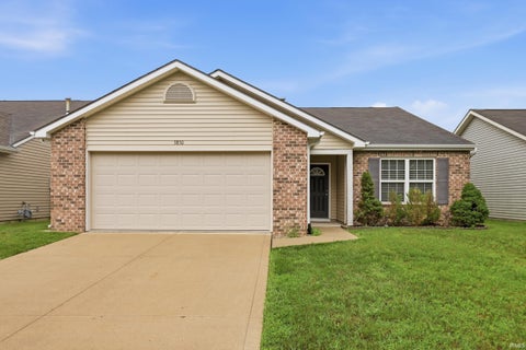 Photo of 3830 Stanton Hall Parkway, Fort Wayne, IN 46815 (MLS # 202637438)