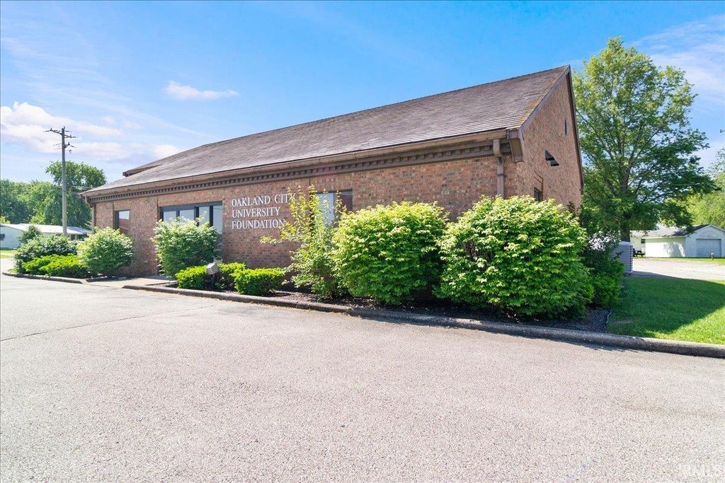Photo of 410 W Morton Street, Oakland City, IN 47660 (MLS # 202617601)