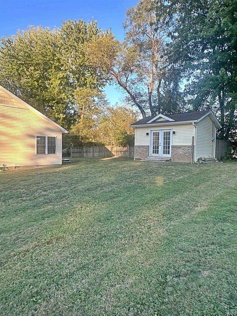 Tiny photo for 700 SW 3rd Street, Washington, IN 47501 (MLS # 202643776)