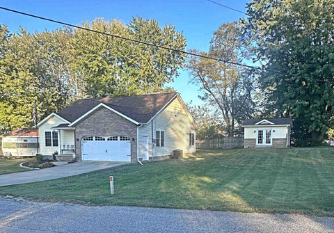 Tiny photo for 700 SW 3rd Street, Washington, IN 47501 (MLS # 202643776)
