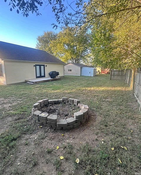 Tiny photo for 700 SW 3rd Street, Washington, IN 47501 (MLS # 202643776)