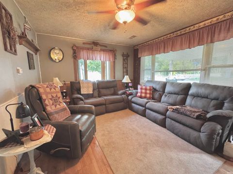 Tiny photo for 1122 E Fischer Street, Kokomo, IN 46901 (MLS # 202535375)