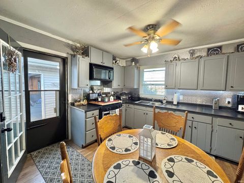 Tiny photo for 1122 E Fischer Street, Kokomo, IN 46901 (MLS # 202535375)