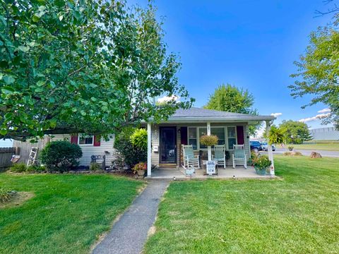 Tiny photo for 1122 E Fischer Street, Kokomo, IN 46901 (MLS # 202535375)
