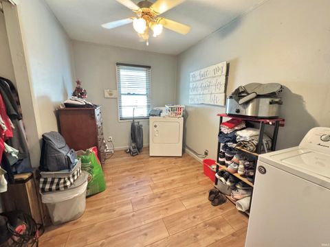 Tiny photo for 1122 E Fischer Street, Kokomo, IN 46901 (MLS # 202535375)