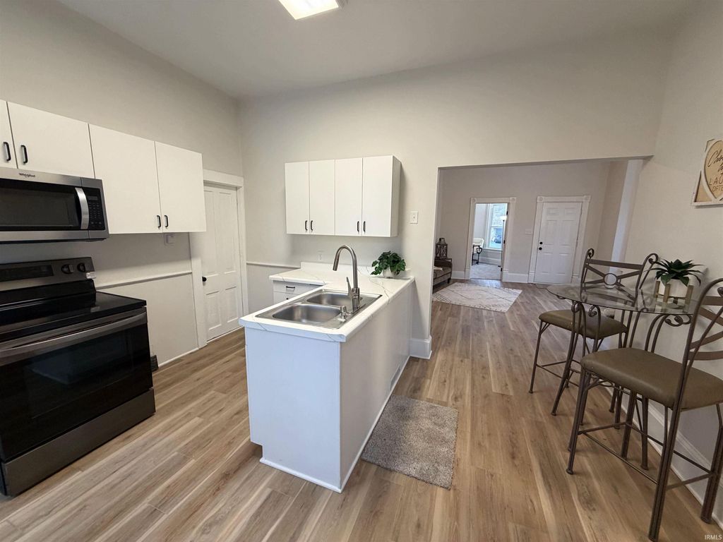 Photo of 1514 E Creighton Avenue, Fort Wayne, IN 46803 (MLS # 202548598)