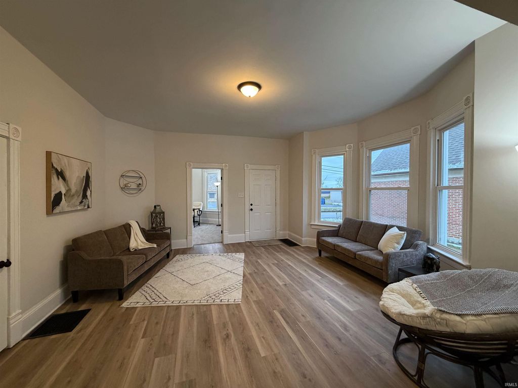 Photo of 1514 E Creighton Avenue, Fort Wayne, IN 46803 (MLS # 202548598)