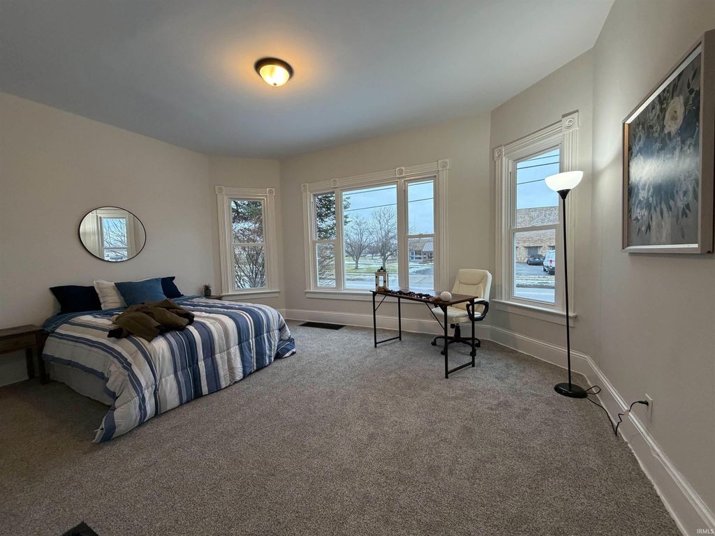 Photo of 1514 E Creighton Avenue, Fort Wayne, IN 46803 (MLS # 202548598)