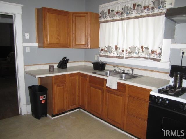 Photo of 1441 W Franklin Street, Elkhart, IN 46516 (MLS # 202644574)
