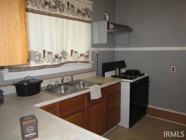Photo of 1441 W Franklin Street, Elkhart, IN 46516 (MLS # 202644574)