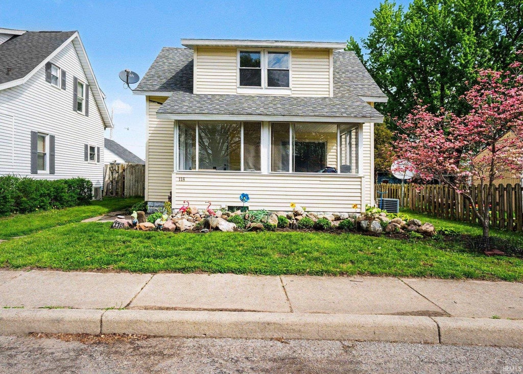 Photo of 118 Stanley Street, Mishawaka, IN 46545 (MLS # 202614812)