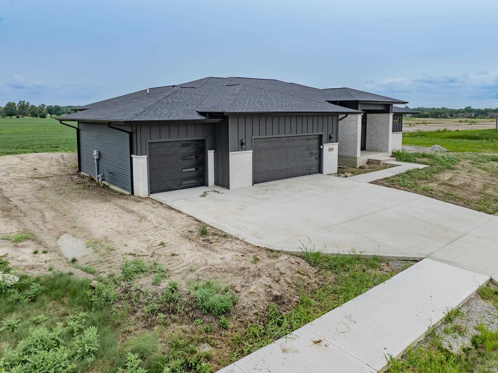 Photo of 12440 Blue Jay Trail, Fort Wayne, IN 46814 (MLS # 202633506)