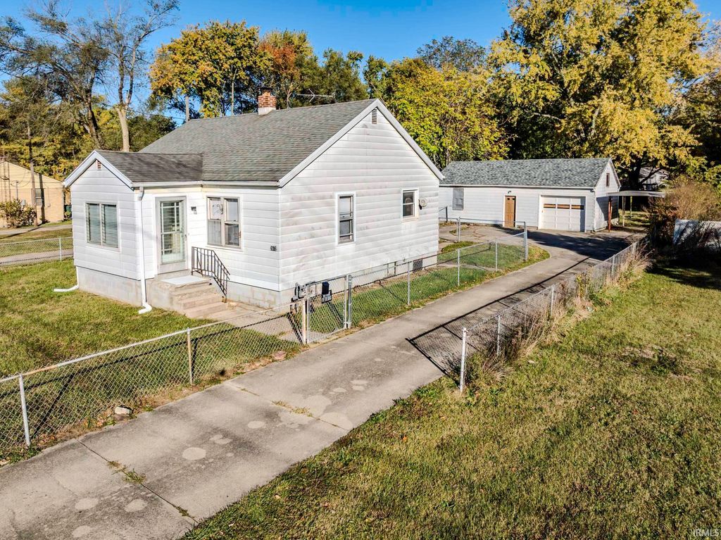 Photo of 2612 E Memorial Drive, Muncie, IN 47302 (MLS # 202543361)