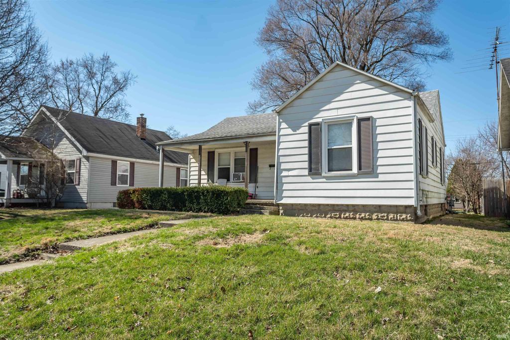 Photo of 1633 N New York Avenue, Muncie, IN 47304 (MLS # 202608973)