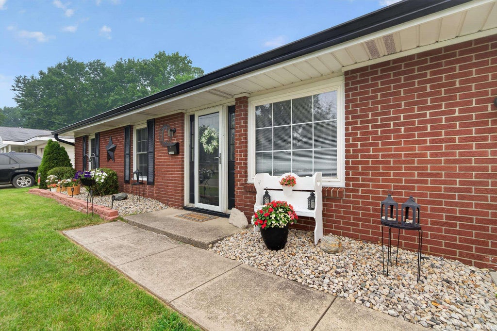 Photo of 1810 W WILNO Drive, Marion, IN 46952 (MLS # 202628969)
