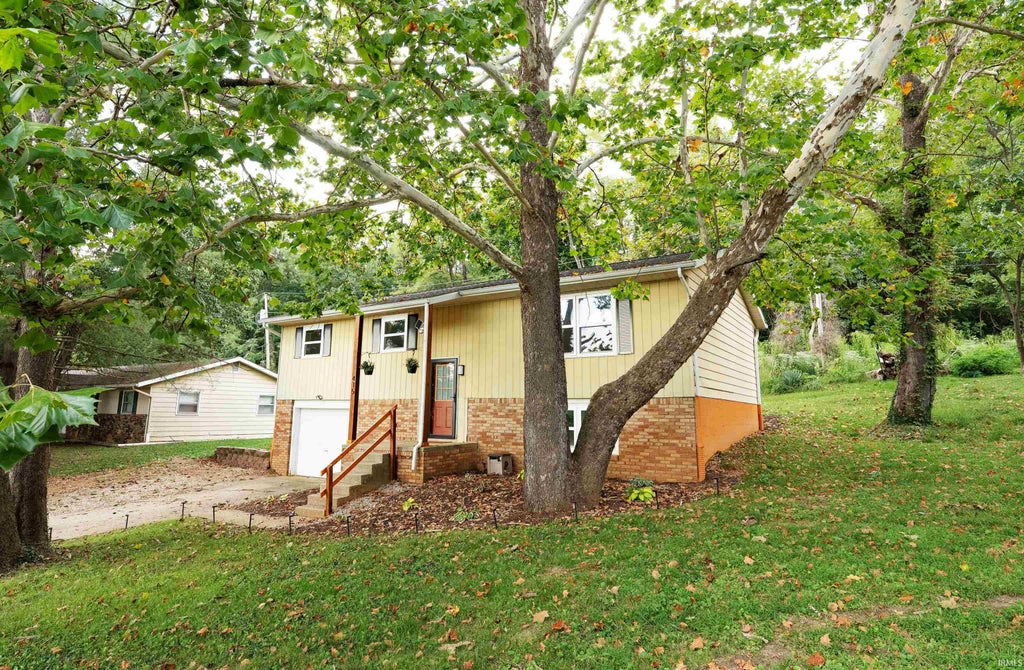 Photo of 415 N Chandler Drive, Ellettsville, IN 47429 (MLS # 202636794)