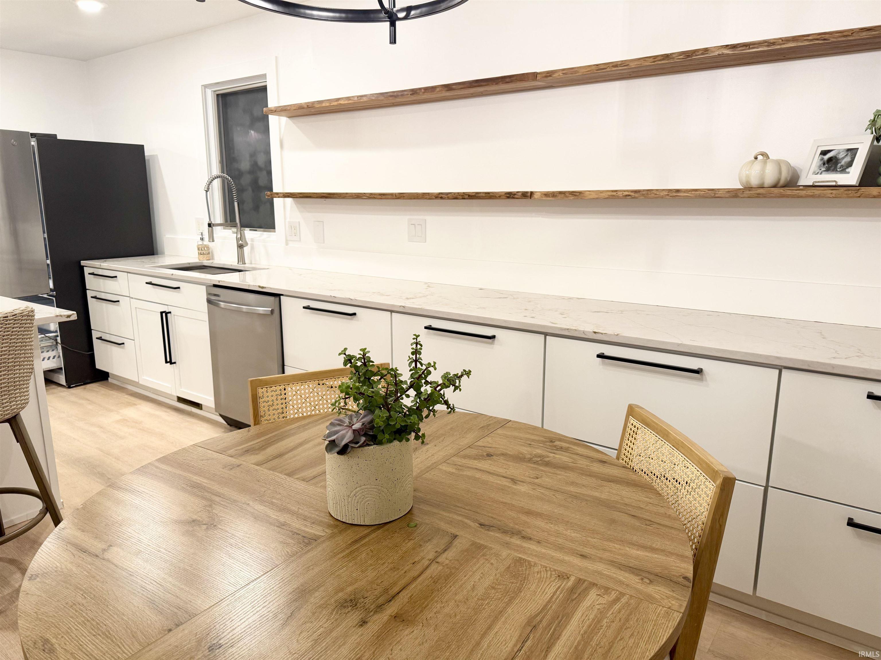 Elkhart, Indiana 46528, United States, 3 Bedrooms Bedrooms, ,3 BathroomsBathrooms,Residential,Active,213667