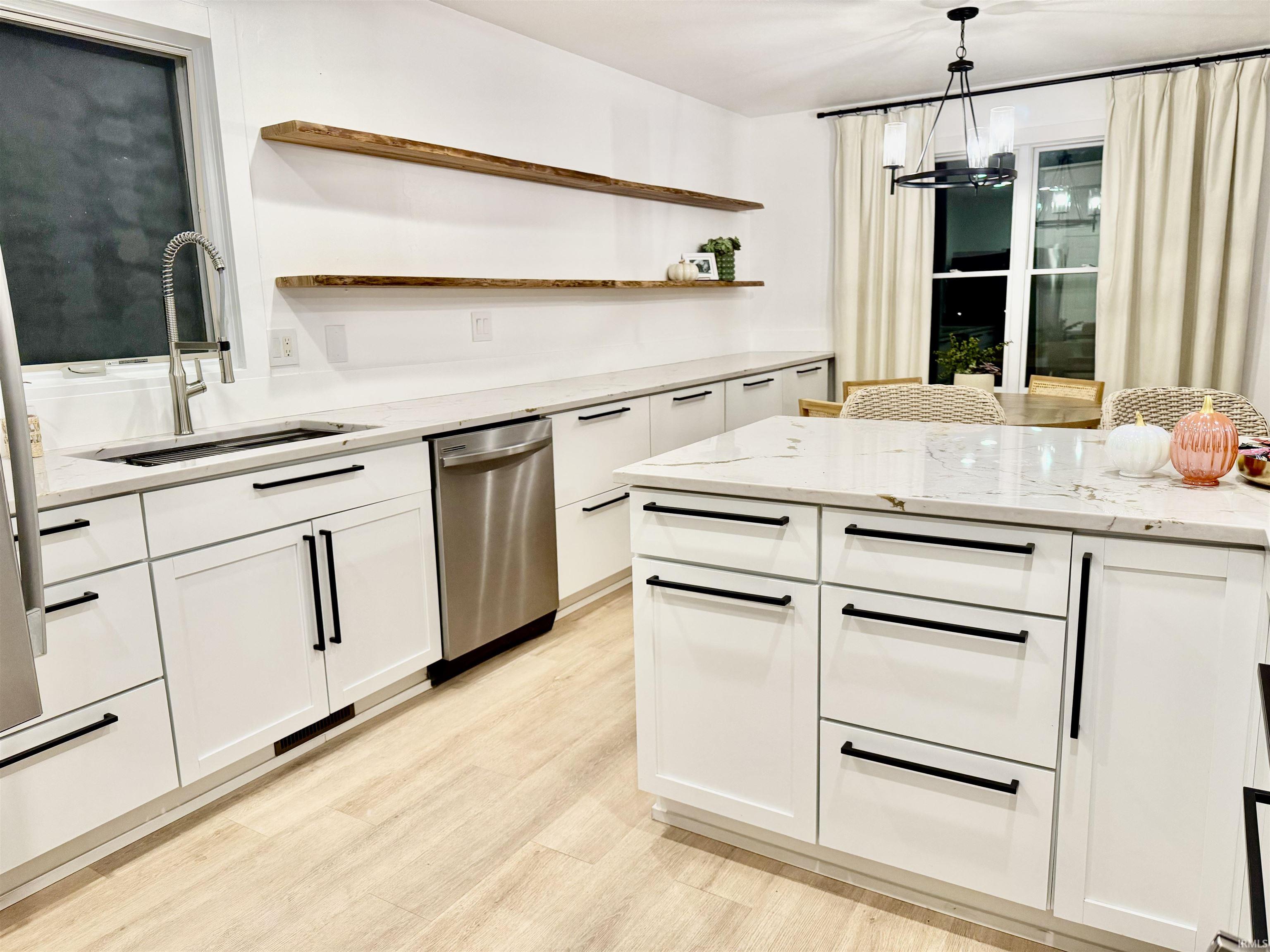 Elkhart, Indiana 46528, United States, 3 Bedrooms Bedrooms, ,3 BathroomsBathrooms,Residential,Active,213667