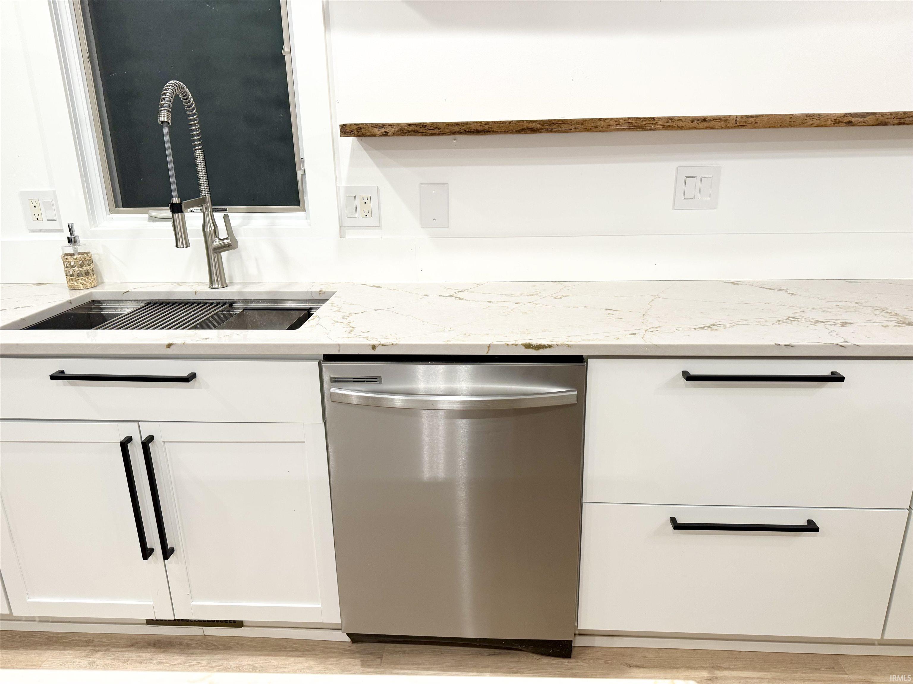 Elkhart, Indiana 46528, United States, 3 Bedrooms Bedrooms, ,3 BathroomsBathrooms,Residential,Active,213667