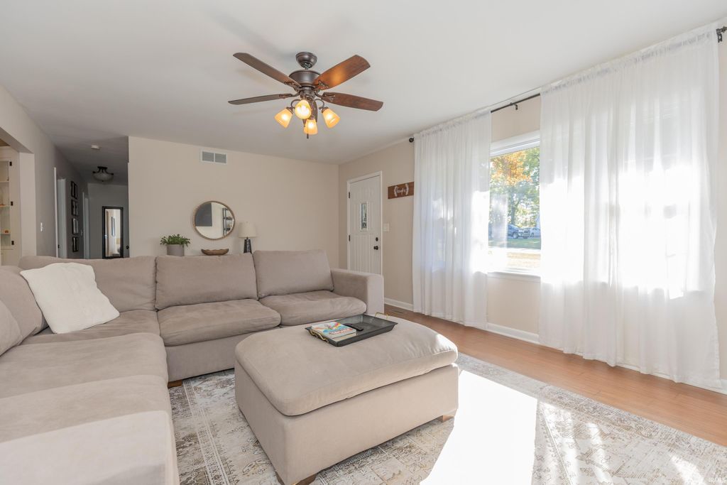 Photo of 8213 Middle Mount Vernon Road, Evansville, IN 47712 (MLS # 202544388)