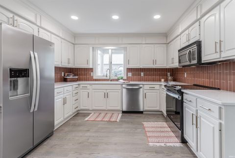 Tiny photo for 7416 E Sycamore Street, Evansville, IN 47715 (MLS # 202606030)