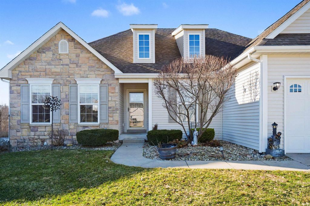 Photo of 926 Vawter Circle, South Bend, IN 46614 (MLS # 202607688)