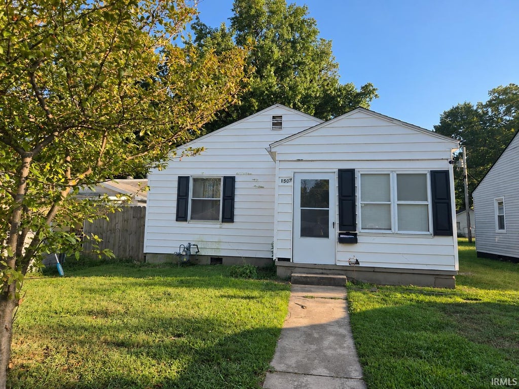 Photo of 1507 Jackson Avenue, Evansville, IN 47714 (MLS # 202635936)