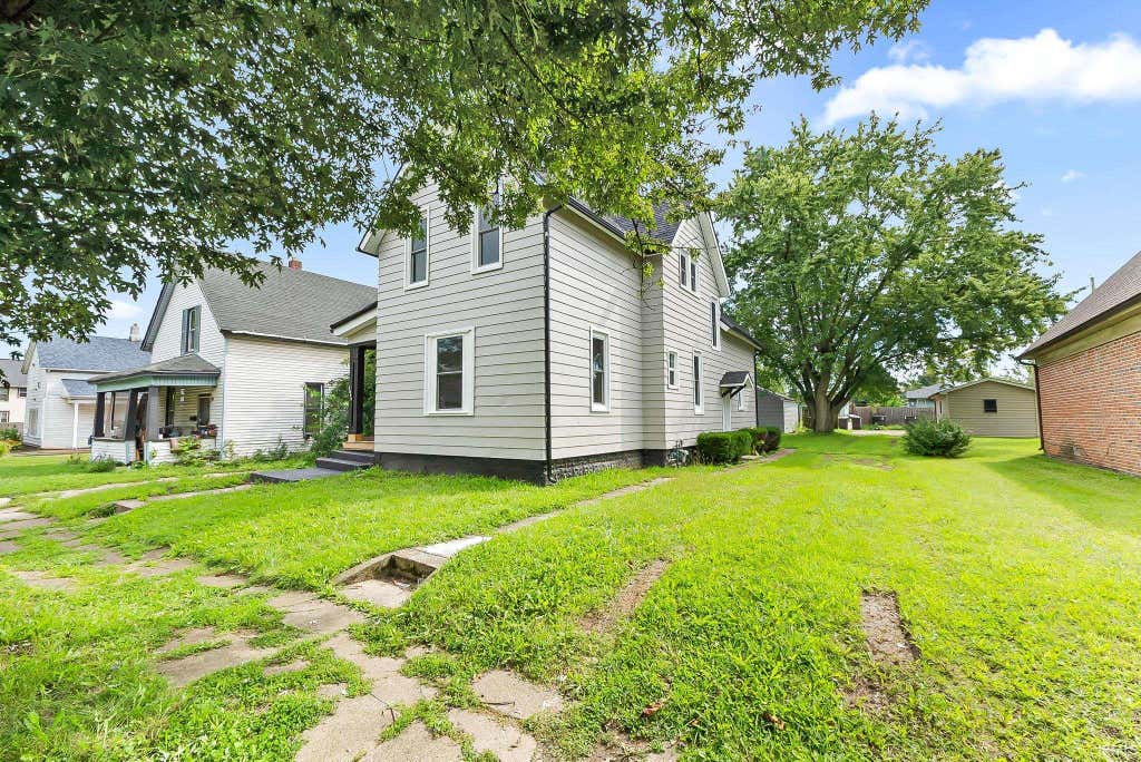 Photo of 2817 John Street, Fort Wayne, IN 46806 (MLS # 202634186)