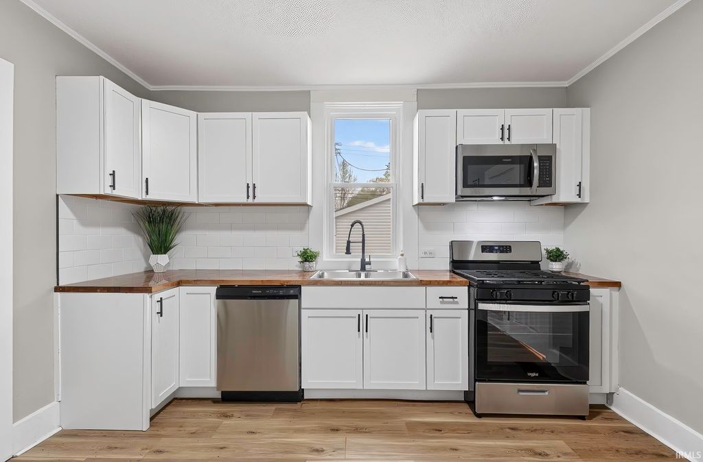 Photo of 840 Elm Street, Huntington, IN 46750 (MLS # 202613698)