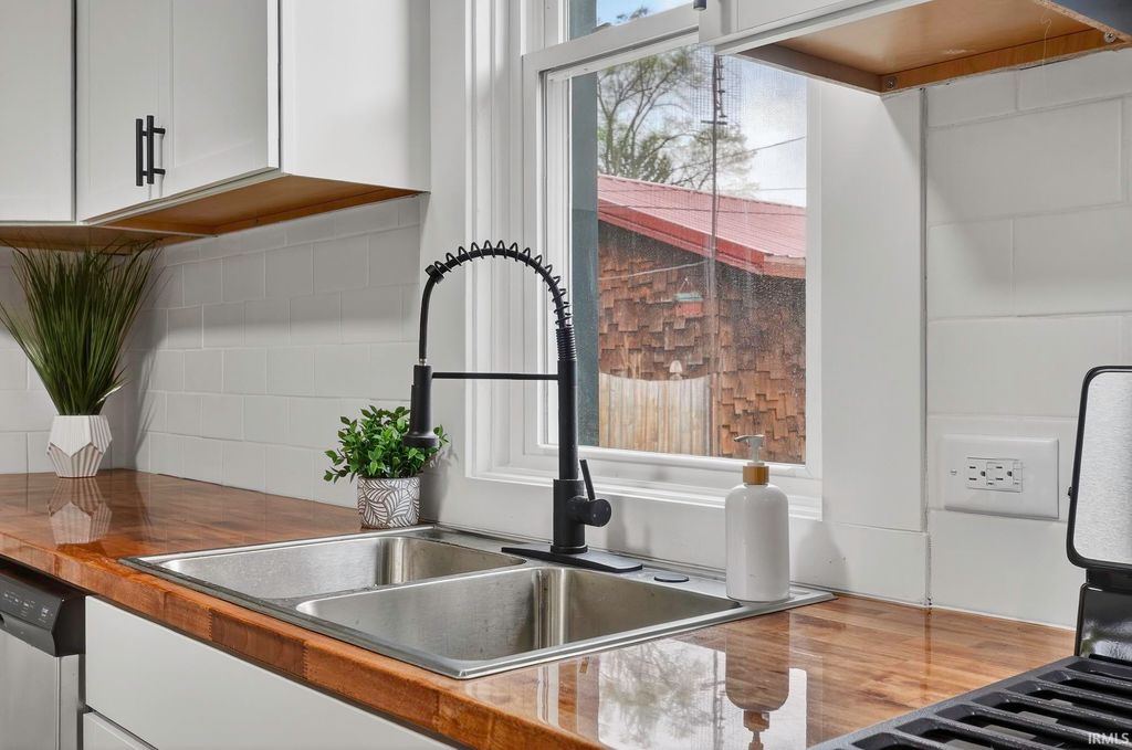 Photo of 840 Elm Street, Huntington, IN 46750 (MLS # 202613698)