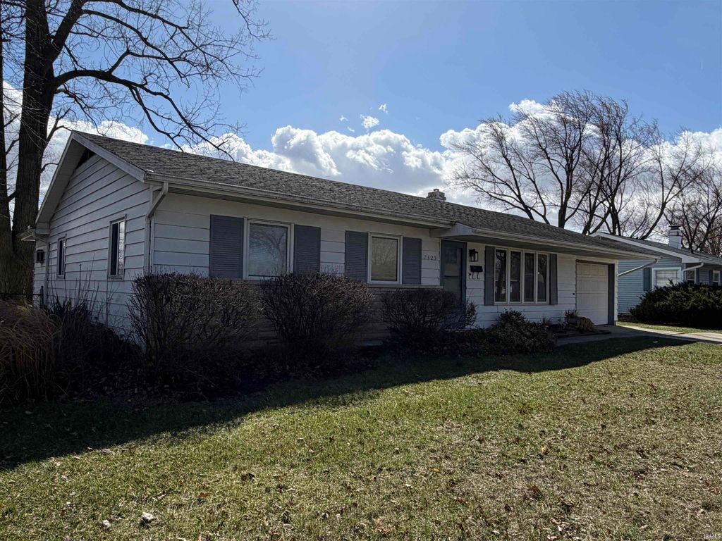Photo of 7425 Kinightswood Drive, Fort Wayne, IN 46819 (MLS # 202610226)