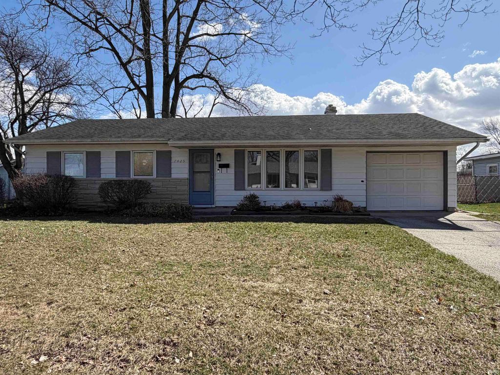 Photo of 7425 Kinightswood Drive, Fort Wayne, IN 46819 (MLS # 202610226)