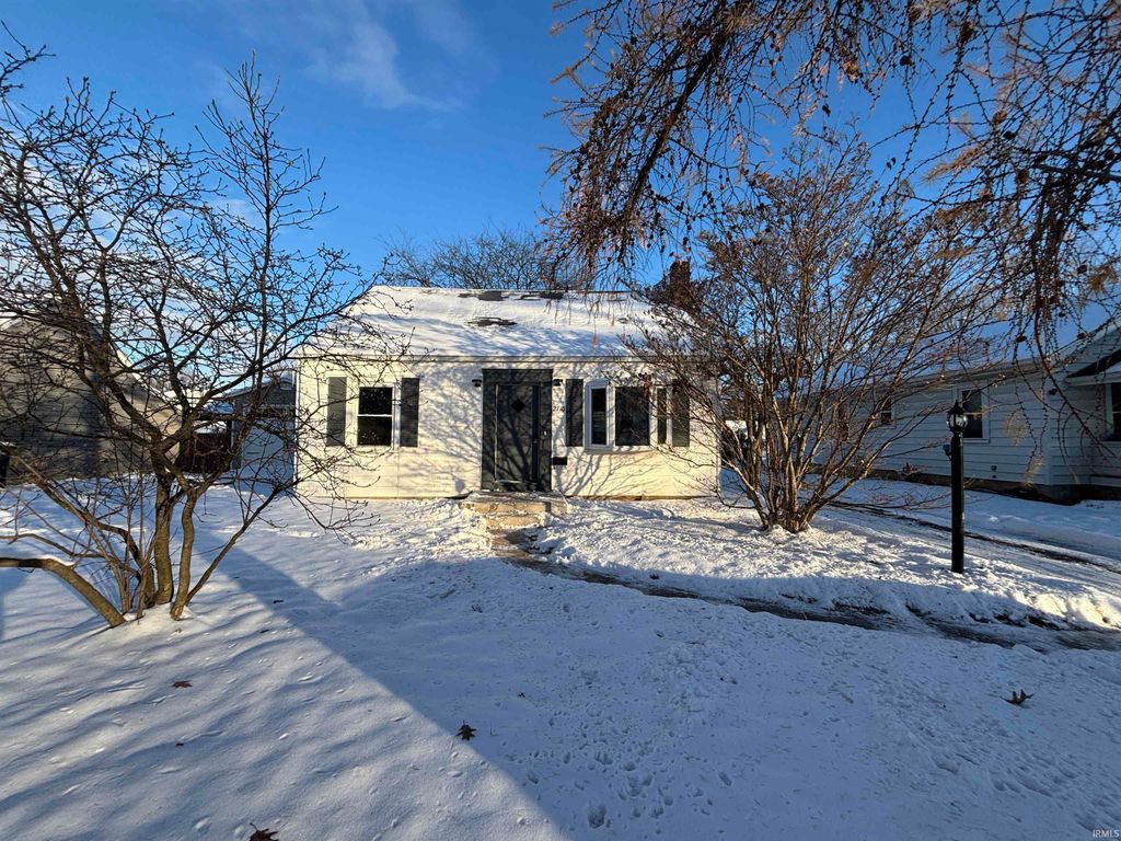 Photo of 2710 Waynewood Drive, Fort Wayne, IN 46809 (MLS # 202548048)