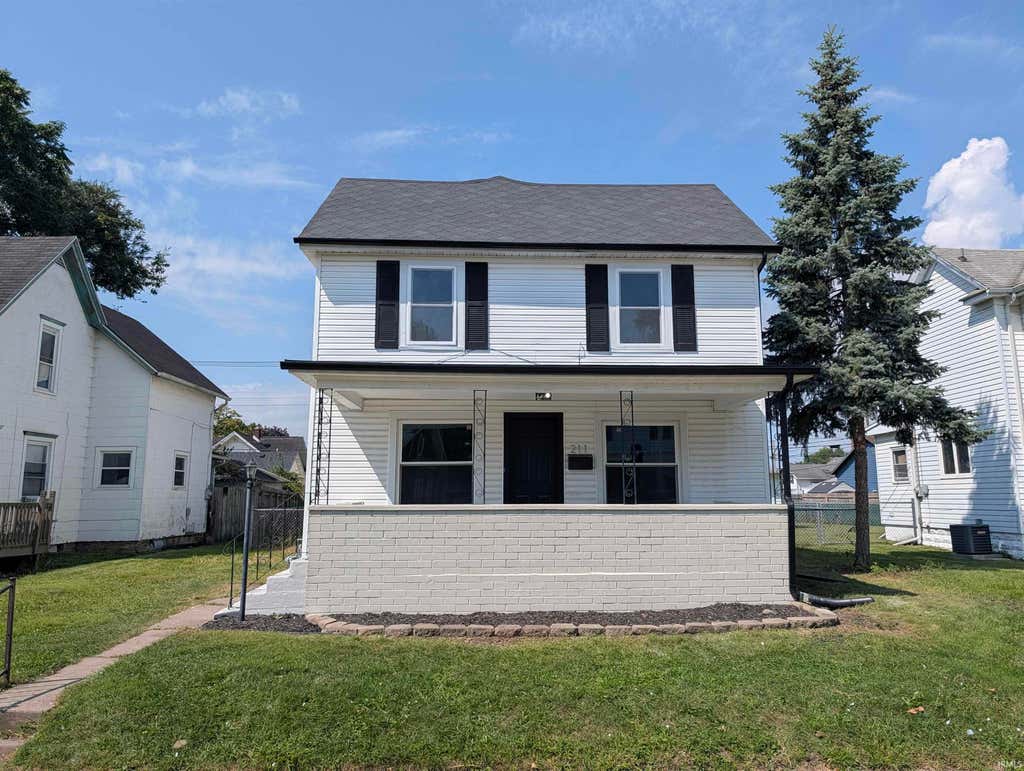 Photo of 211 Cleveland Street, Mishawaka, IN 46544 (MLS # 202635004)